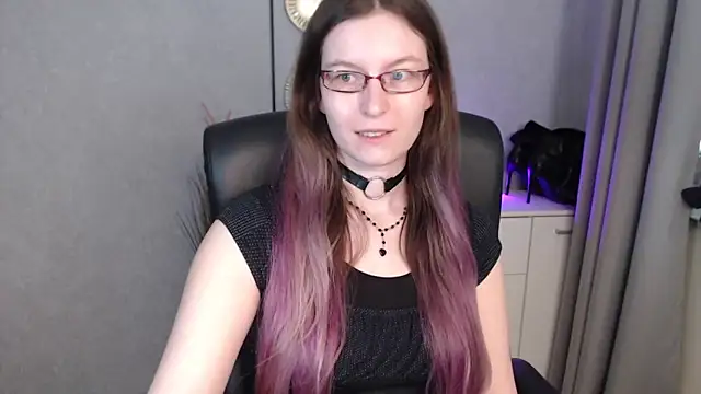 emmaxDelight online show from October 3, 5:56 am