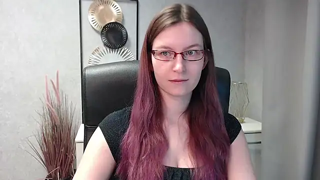 emmaxDelight online show from December 2, 7:10 am