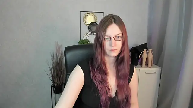 emmaxDelight online show from April 9, 5:21 am