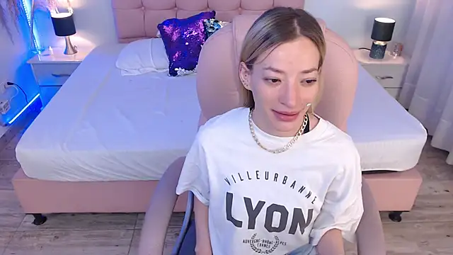 zoe jones13 online show from June 1, 3:30 am