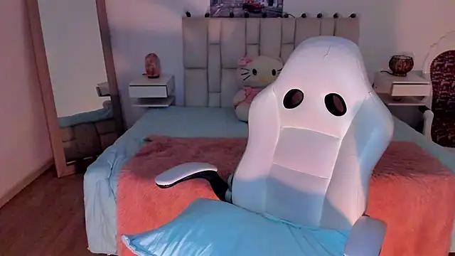 zoe turnner 18 online show from October 6, 11:49 am