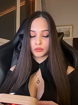 EricaWalls online show from February 11, 6:42 pm