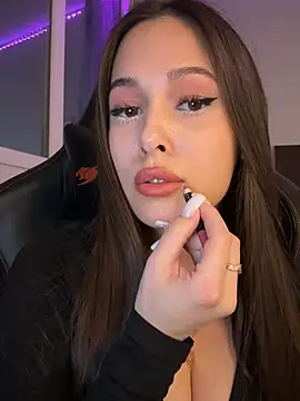 EricaWalls online show from February 28, 3:55 pm