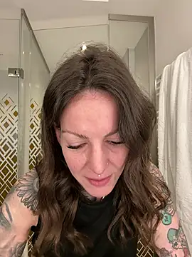 BrownieyQueen online show from February 21, 9:21 am