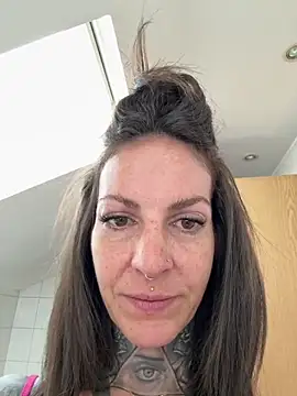 BrownieyQueen online show from July 3, 6:52 am