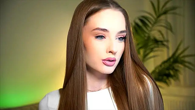 petitegonwiild online show from October 26, 7:20 pm