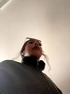 TIFFANYYSTAR online show from October 18, 7:37 pm