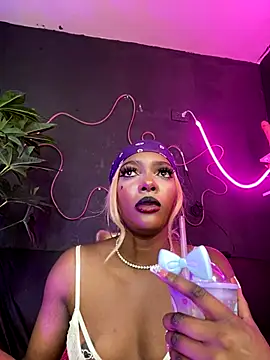 TIFFANYYSTAR online show from October 2, 6:02 pm