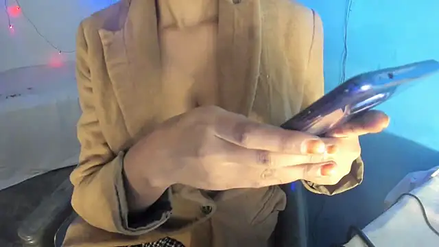 aarjulove online show from December 17, 12:31 pm