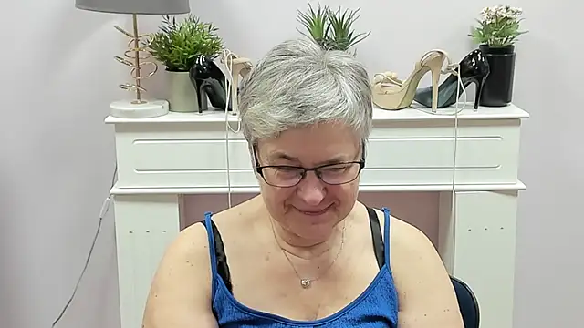 IrisDream online show from December 18, 7:24 am