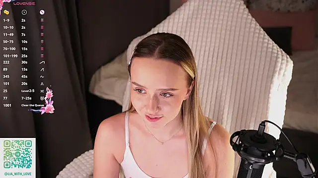 HollisBeckett online show from February 4, 7:11 am