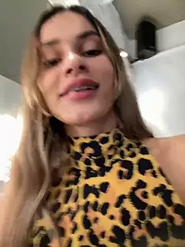 cuteluci  online show from October 11, 10:45 pm