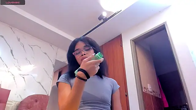 evelyn wine online show from November 26, 11:39 pm