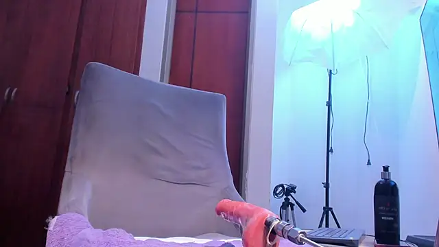 evelyn wine online show from September 18, 8:29 pm