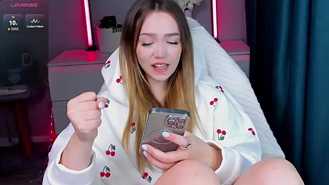 Evia r0se online show from October 2, 2:33 pm