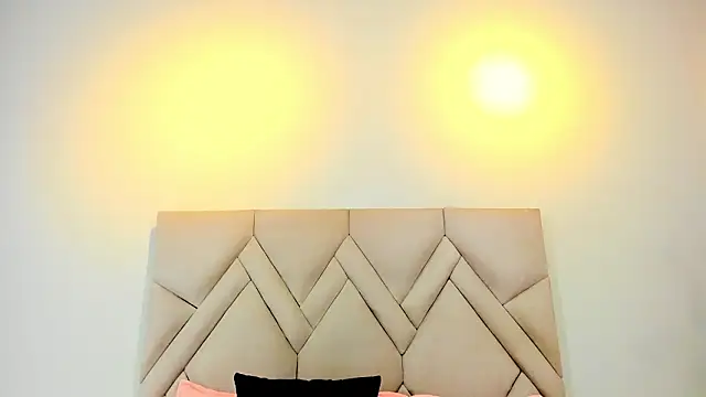 Isis Osman online show from February 14, 8:11 pm