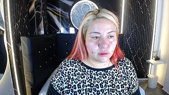 Bruja  Scarlata online show from December 20, 10:52 am