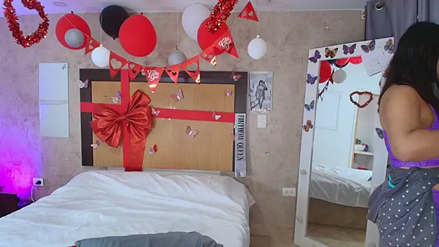 mialopez52 online show from February 10, 7:17 pm