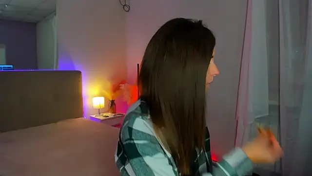 Laura Leee online show from October 3, 5:23 am