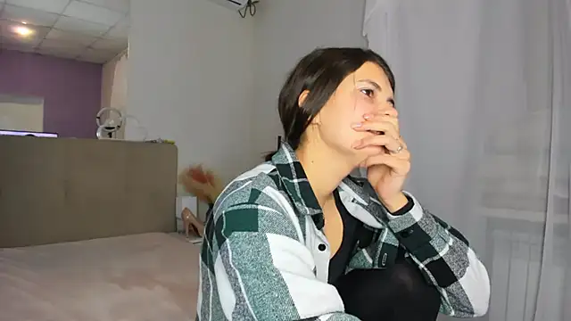 Laura Leee online show from December 1, 6:17 am