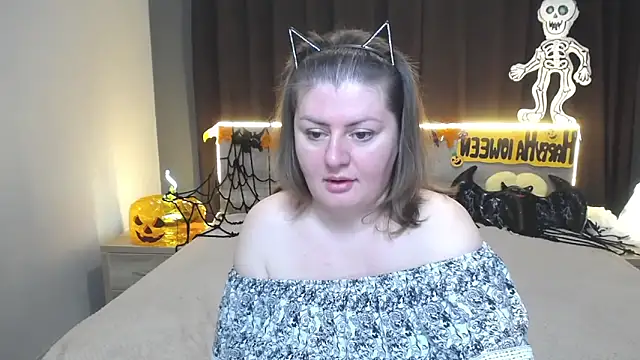 ZannaDreil online show from October 20, 6:33 pm