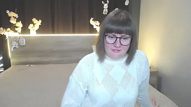 ZannaDreil online show from April 5, 6:18 pm