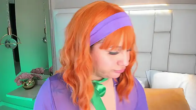 AvyMilton online show from March 4, 11:50 am