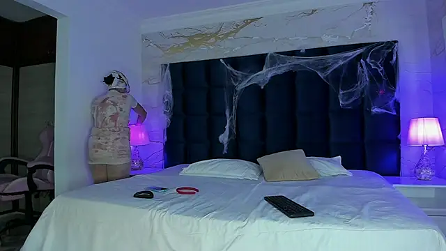 MelaniieRoux online show from October 31, 11:47 am