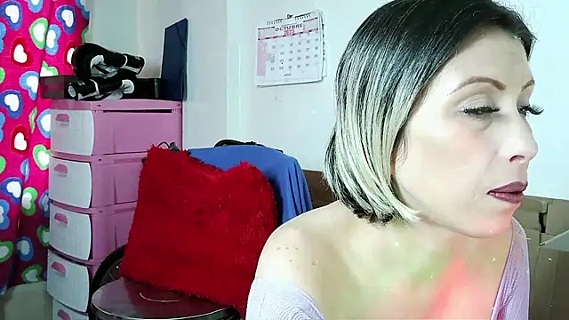 alixia81 online show from October 27, 6:46 pm