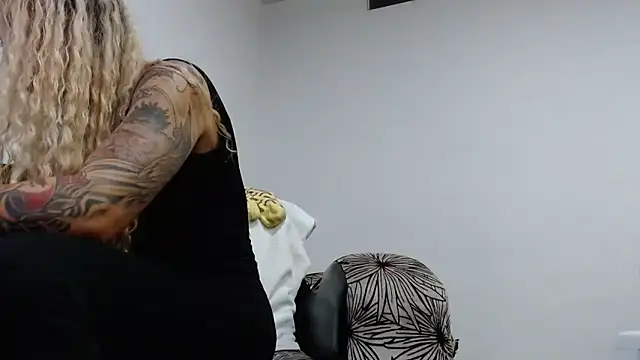 Sexy-Favgirl online show from November 6, 10:59 pm