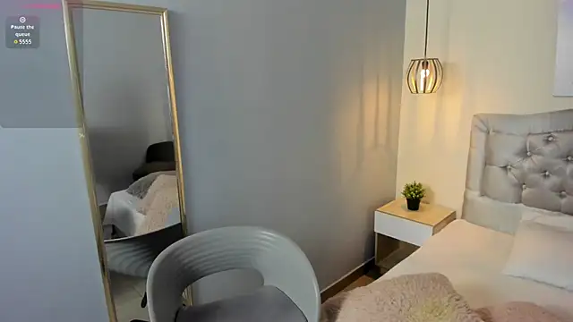 escarleth   online show from March 31, 1:44 pm