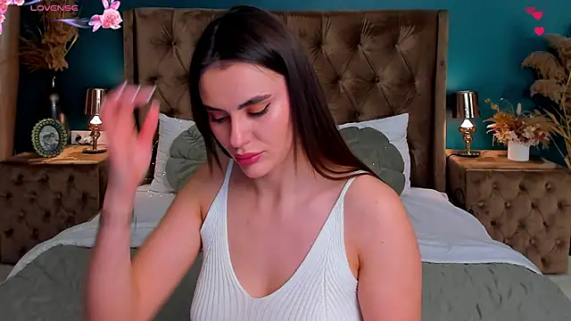 CalyMoon online show from February 6, 8:45 pm