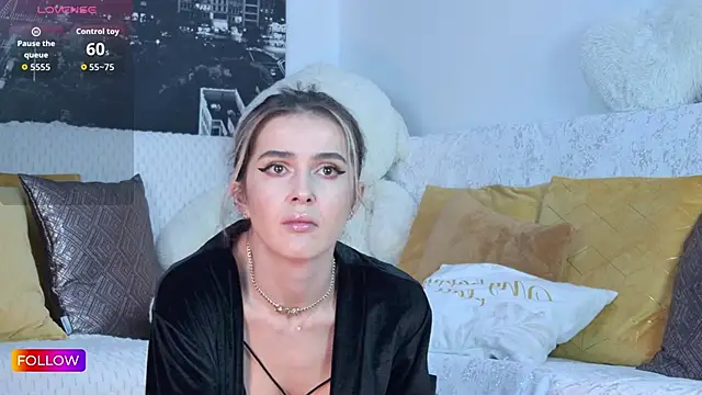 Sarah-Hart online show from November 28, 1:36 pm