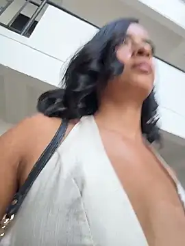 Laura fernandezII online show from March 4, 8:15 pm