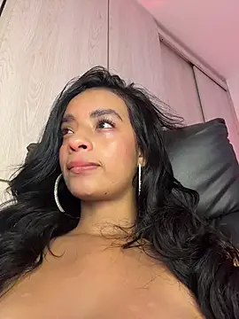 Laura fernandezII online show from November 4, 9:09 pm