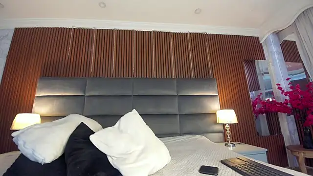 Princess Violett online show from November 5, 2:55 pm