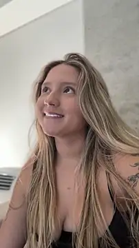 MiaPetit  online show from April 21, 7:10 pm