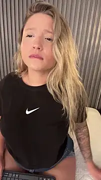 MiaPetit  online show from March 31, 8:20 pm