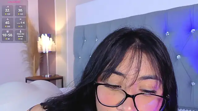 aprildreams19 online show from February 3, 12:21 pm