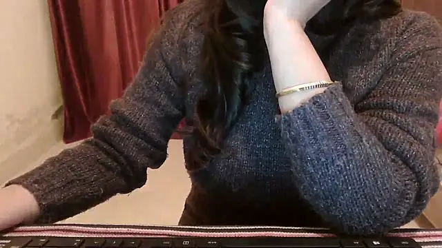 ANANYA-TIWARI online show from December 16, 2:34 pm