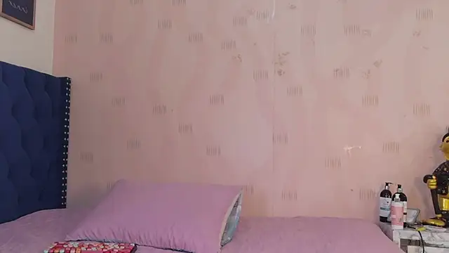 littleebonymommy online show from February 25, 8:18 pm