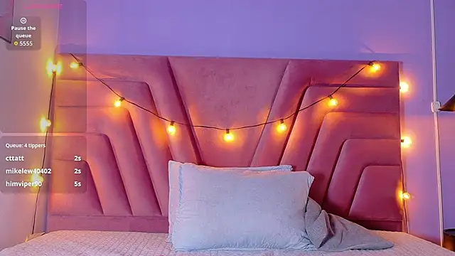 littleebonymommy online show from October 16, 3:31 am