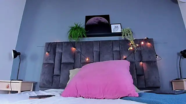 DulceAurora   online show from April 15, 2:56 am