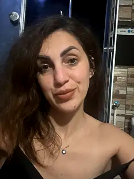 EmaSkyes online show from November 10, 7:20 pm