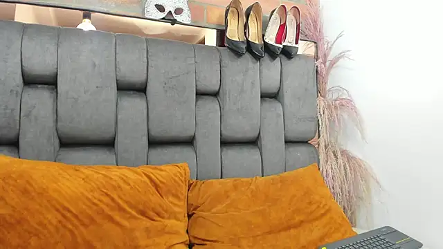 JESSYCORTES online show from October 11, 2:42 pm