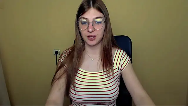 Luna Lush  online show from April 17, 9:22 am