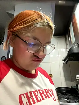 SophiaWeestt99 online show from October 9, 4:27 am