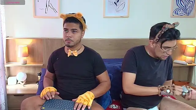 thiagowes online show from October 31, 5:39 pm