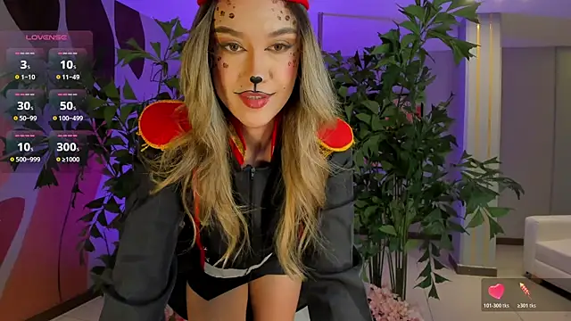 RebeccaHudson online show from October 31, 8:35 pm