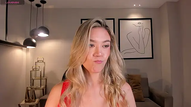 RebeccaHudson online show from December 17, 8:02 pm